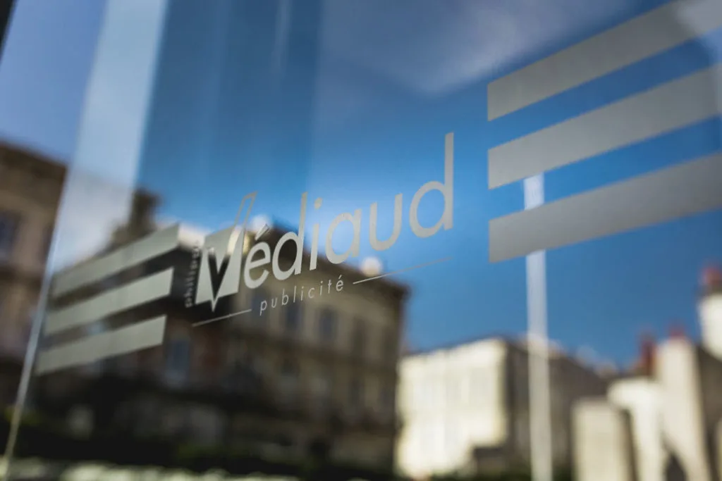 How Philippe Vediaud Publicite used refurbished IT to reach CSRD goals